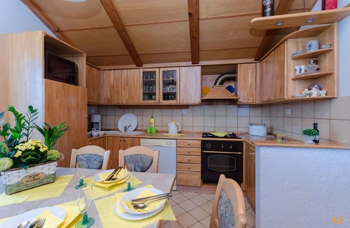 Novi Vinodolski Apartment | Ferienwohnungen und Zimmer Drazen (86521-A3) in Novi Vinodolski (Crikvenica)
