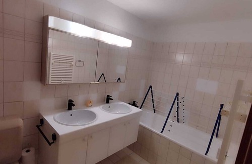 Neuhausen am Rheinfall Apartment | Ferienwohnung als Wohlfühloase mit Sonnigem Balkon 5 Min vom Rheinfall Entfernt