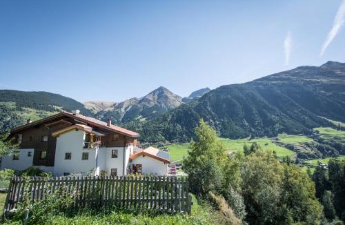 Medel Apartment | Ferienwohnung Cuntera