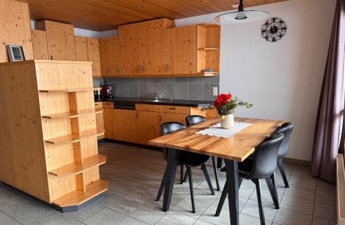 Hohfluh Apartment | Ferienwohnung Leuweli