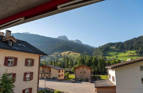 Spluegen Apartment | Ferienwohnung Mengelt, Splügen