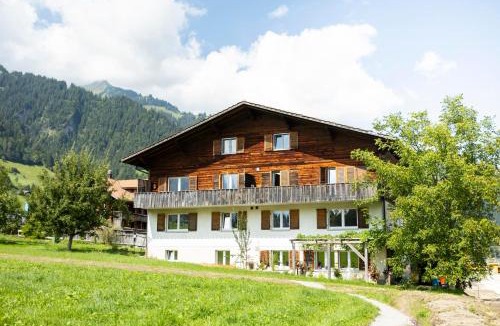 Frutigen Apartment | Ferienwohnung mit Balkon nahe Interlaken & Adelboden