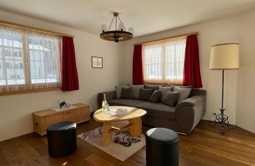 Klosters Platz Apartment | Ferienwohnung mit idyllischer Aussicht
