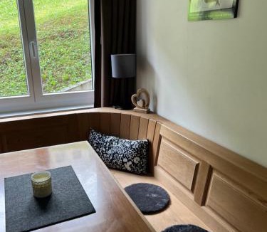 Pontresina Apartment | Ferienwohnung Pontresina - Chesa Andrea - Gartensitzplatz