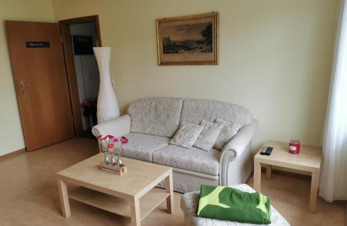 Rudolfstetten-Friedlisberg Bed & Breakfast | Ferienwohnung und B&B Chasa Janett