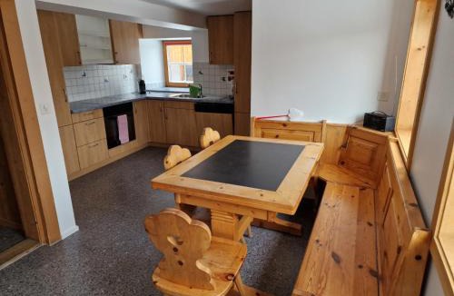 Tavanasa Apartment | Ferienwohnung Via Cuort
