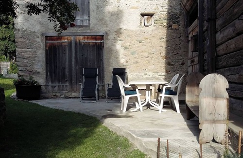 Nufenen Apartment | Ferienwohnungen im Schloss, (Nufenen). by Interhome