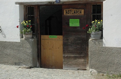 Nufenen Apartment | Ferienwohnungen im Schloss, (Nufenen). by Interhome