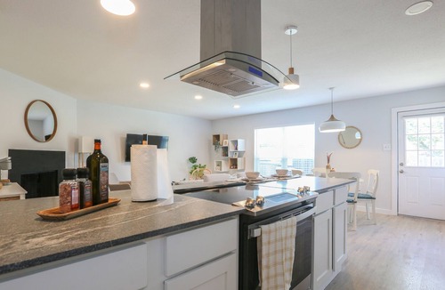 Allen House | Fermata l Modern l Cozy l Great Location l Sunset View l 3BR 2BA