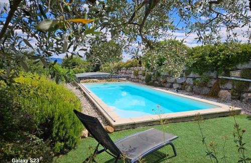 Puymeras Apartment | ferme bernicat gite ventoux