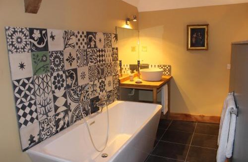 Cordey Bed & Breakfast | Ferme-Château de Cordey & Spa