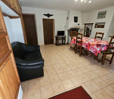 Saint-Jeure-d'Ay Bed & Breakfast | Ferme de la Combe