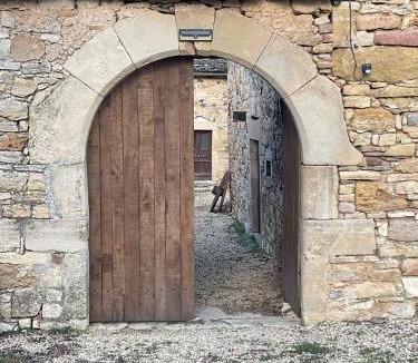 Goutrens House | Ferme du XVIIe siècle restaurée 120 m2