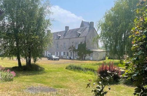 Formigny Bed & Breakfast | Ferme fortifiée d Enguenard