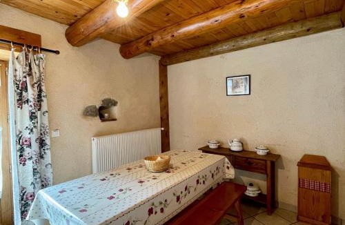 Saint-Ilpize House | Ferme rénovée, 3 chambres, cheminée - FR-1-582-207