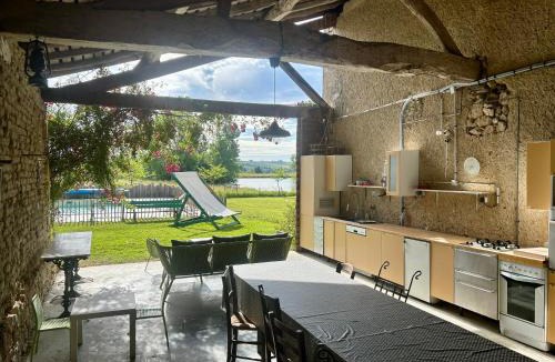 Castet-Arrouy House | Ferme rénovée 6 chambres, vue sur lac et piscine