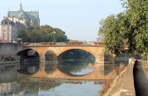 Remilly House | Ferme Sainte Marie