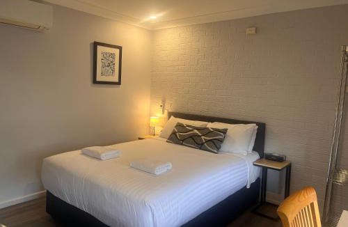 Fern Bay Hotel | Fern Bay Motel