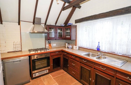 Cofton Hackett Cottage | FERN COTTAGE, pet friendly, with open fire in Cofton Hackett