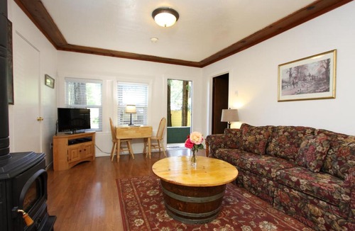 Guerneville Bed & Breakfast | Fern Grove Cottages