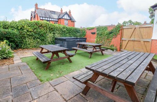 Carlisle House | Fern Lee