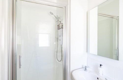 Lewiston House | Fern Lodge 2 with Hot Tub