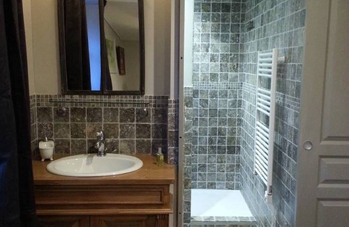 Saint-Haon-le-Chatel House | FERNANDE room of the Saint Jacques relay