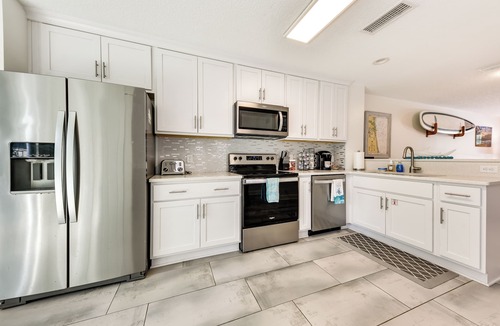 Fernandina Beach Apartment | Fernandina Beach Paradise: Steps to Shore!