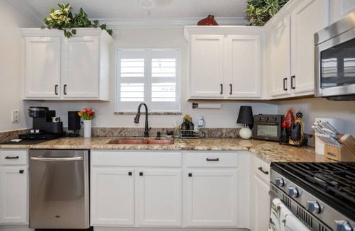 Piedmont House | Fernbrook Pool & Putting Getaway