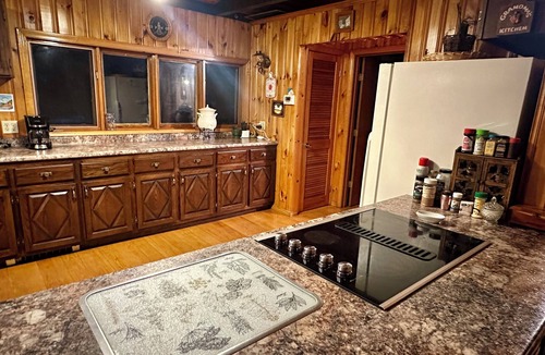 Canaan Cabin | FernRay, a charming lodge located on 154 acre Christmas tree farm with trails