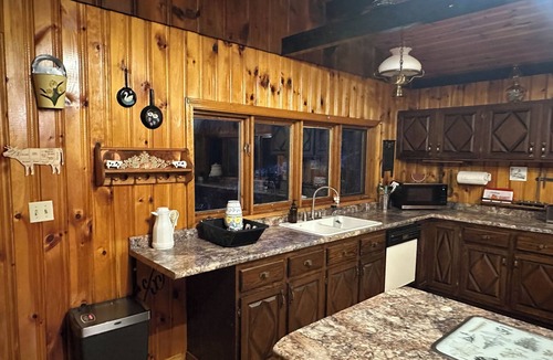 Canaan Cabin | FernRay, a charming lodge located on 154 acre Christmas tree farm with trails