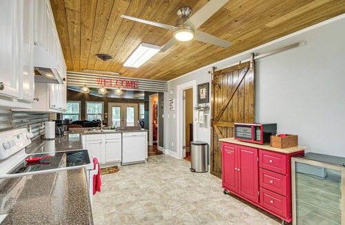 Ferriday House | Ferriday Lakehouse w/Private Dock, Deck, & Yard!