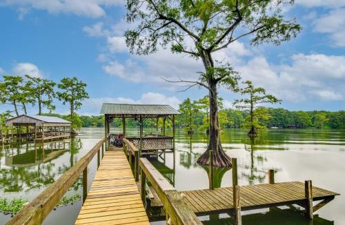 Ferriday House | Ferriday Lakehouse w/Private Dock, Deck, & Yard!