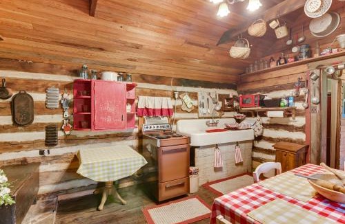 Smith River House | Ferrum Rustic Cabin in the Valley with Fire Pit