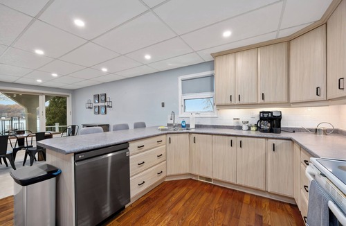 Corunna House | Ferry Dock Hideaway-Riverfront Bliss!