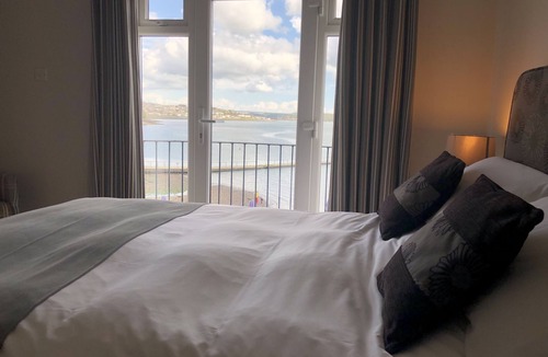 Llanstadwell Bed & Breakfast | Ferry House Inn