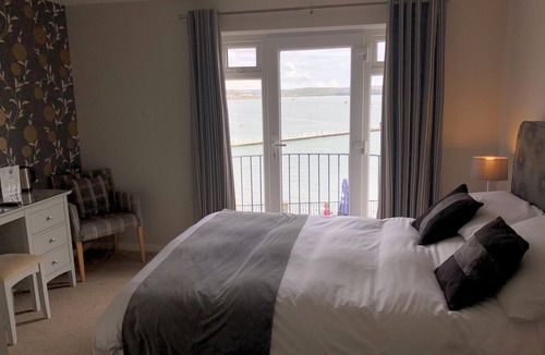 Llanstadwell Bed & Breakfast | Ferry House Inn