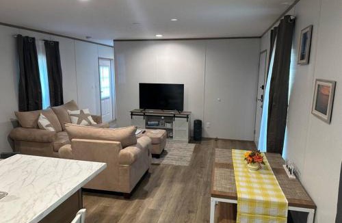 Cedar Island House | Ferry Retreat