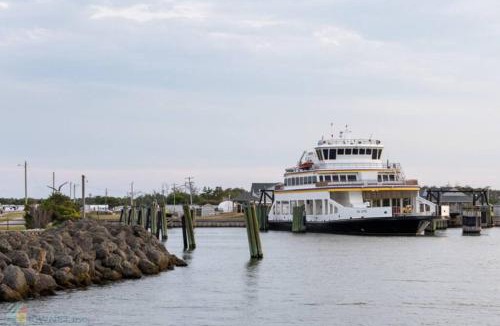 Cedar Island House | Ferry Retreat