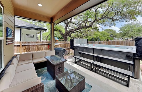 Aransas Pass Cottage | Ferryman's Landing by Miss Kitty’s