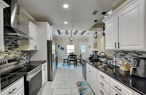 Aransas Pass House | Ferryman's Landing | Pet-friendly + Private Swim Spa