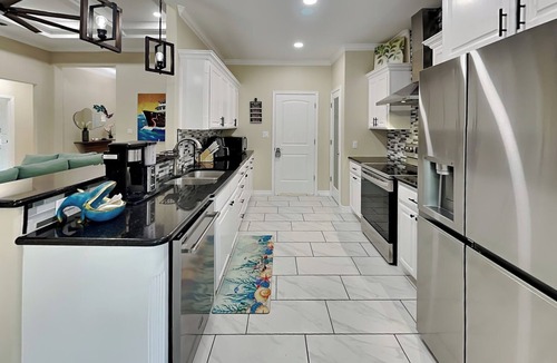 Aransas Pass House | Ferryman's Landing | Pet-friendly + Private Swim Spa
