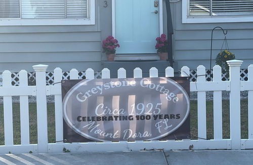 Mount Dora Cottage | Festivals, boating, fishing, antiques and more all summer