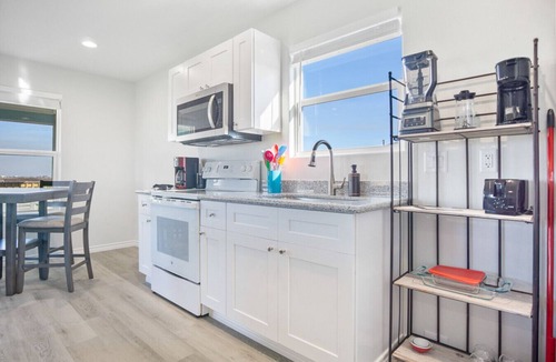 Gilchrist House | Fetching, cozy home, Sleeps 4! Pet&kid friendly!