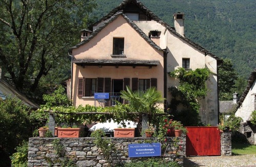 Aurigeno Apartment | Feudal holidays in a Ticino Palazzo (built in 1522!