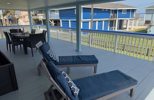Bermuda Beach House | Few Steps from beach, fabulous view from ginormous gated deck!