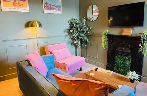 Pembroke Dock Apartment | Ffau Bach - Little Den