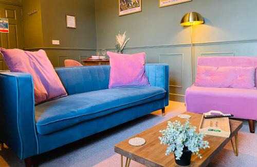 Pembroke Dock Apartment | Ffau Bach - Little Den