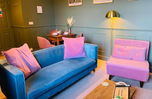 Pembroke Dock Apartment | Ffau Bach - Little Den