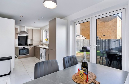 Crynant House | Ffordd Y Meillion